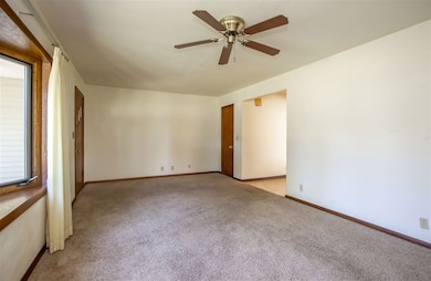 1901 Primrose Dr, Cedar Falls, IA 50613 - photo 5