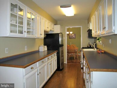 2219 Orchid Dr, Falls Church, VA 22046 - photo 5