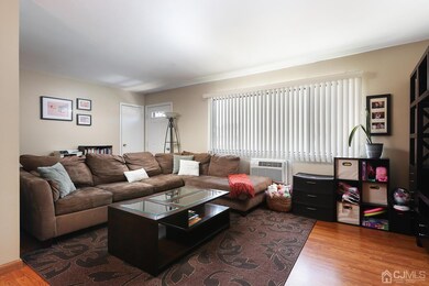 624 Cricket Ln, Woodbridge, NJ 07095 - photo 3