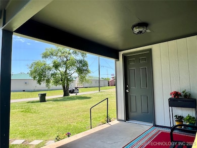 205 NE 1st St, Kingston, OK 73439 - photo 4