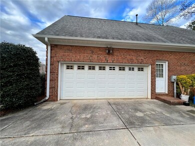 1180 Chamberlin Dr, Asheboro, NC 27205 - photo 2