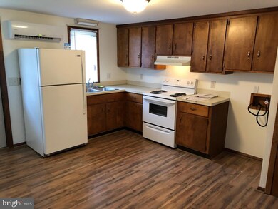 10 Vermont St, Berkeley Springs, WV 25411 - photo 7