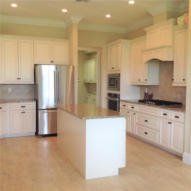 KITCHEN right