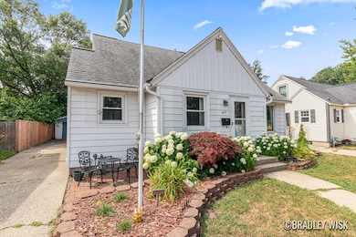302 W 22nd St_1