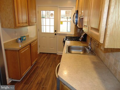 588 Lucia Ave, Baltimore, MD 21229 - photo 3