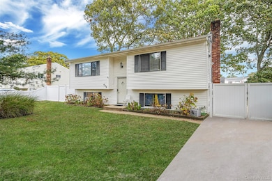 425 41st St, Copiague, NY 11726 - photo 3