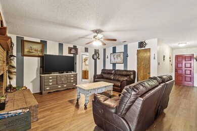 1018 Princeton Place, Cleburne, TX 76033 - photo 3