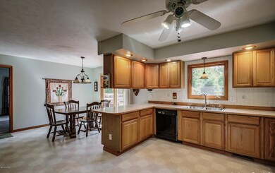 Kitchen Dining Photo 2