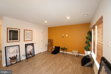 7212 Clagett Dr, Hyattsville, MD 20785 - photo 4