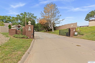 223 N 127th Plaza, Omaha, NE 68154 - photo 2