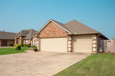 901 Kelsi Dr, Moore, OK 73160 - photo 4