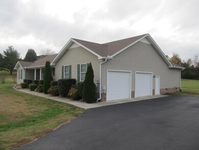 411 Meadowlark Dr, Shelbyville, TN 37160 - photo 2