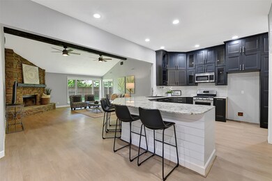 1303 Yorkshire Dr, Friendswood, TX 77546 - photo 5