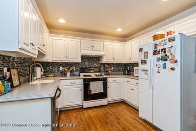 12 Lone Oak Way unit 2810, Eatontown, NJ 07724 - photo 7