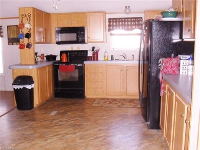 4180 Mountain Creek Rd, Asheboro, NC 27205 - photo 4