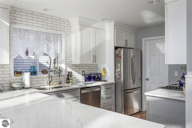 153 Mitchell Ct, Elk Rapids, MI 49629 - photo 7