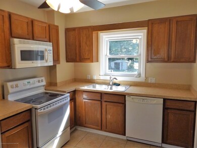 321 W Berry Ave, Lansing, MI 48910 - photo 5