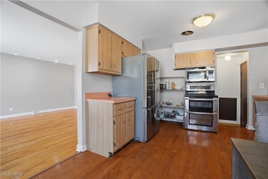 3255 Woodlawn Dr, Cleveland, OH 44134 - photo 7