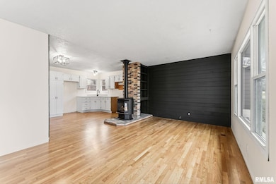 5812 Hillandale Rd, Davenport, IA 52806 - photo 3