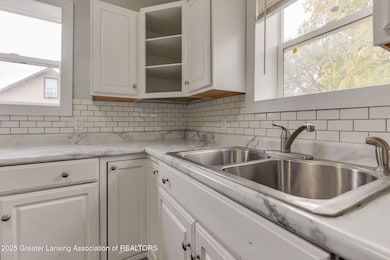 4628 Pleasant Grove Rd, Lansing, MI 48910 - photo 7