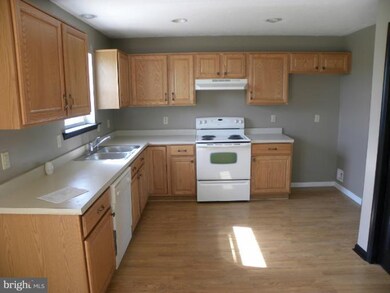 1332 Nighthawk Ln, Chambersburg, PA 17202 - photo 2