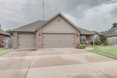 4709 S Narcissus Ave, Broken Arrow, OK 74011 - photo 3