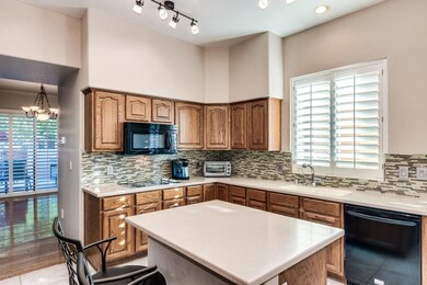 Kitchen w/island