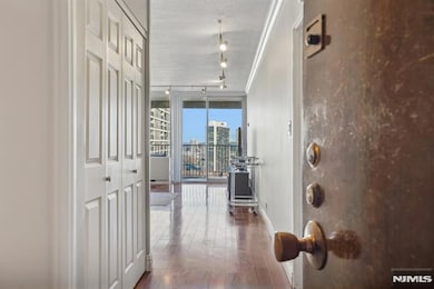 Horizon House unit 2304, Fort Lee, NJ 07024 - photo 5