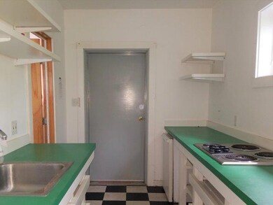231-091535 Green Kitchen