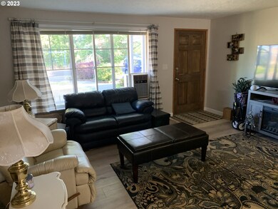 511 SW Monroe St, Sheridan, OR 97378 - photo 4