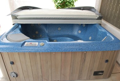 4-Person Spa Tub