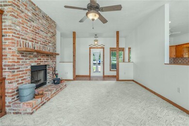 918 Lake Dr E, Lake Placid, FL 33852 - photo 6