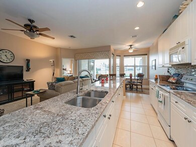 Large Island perfect for entertaining!