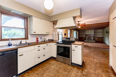 3705 1st Ave SW, Cedar Rapids, IA 52405 - photo 5