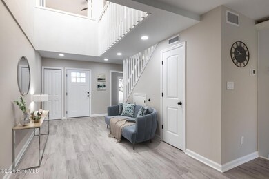 52-web-or-mls-Entryway and Sitting Area