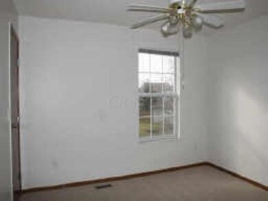 2222_Teardrop_10_Front_bedroom_