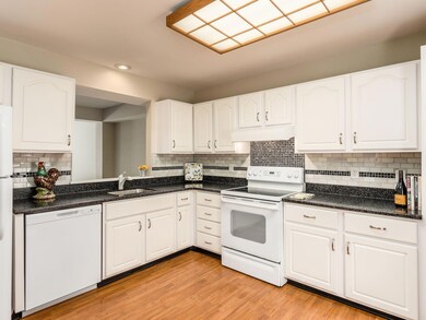 017_14461_A 2252 Montague 026