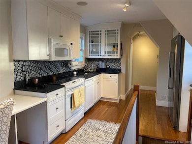 4 Sycamore Ln, West Hartford, CT 06117 - photo 4