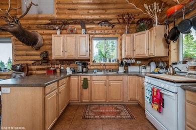 4 - Kitchen