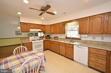 17705 Silcott Springs Rd, Purcellville, VA 20132 - photo 4