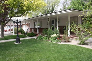 218 N Jackson St, Hugoton, KS 67951 - photo 4