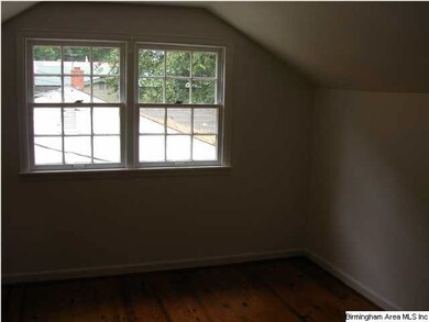 UPSTAIRS BEDROOM