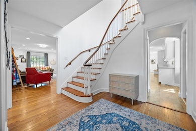 Charming Classic McKay built SE side home
