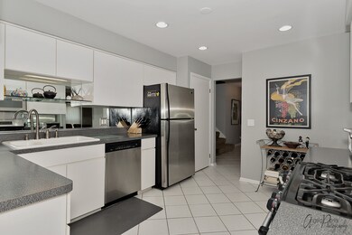 631 Cobblestone Ln, Buffalo Grove, IL 60089 - photo 6