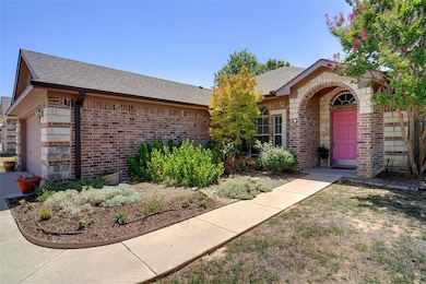 305 Clark Ave, Weatherford, TX 76085 - photo 2