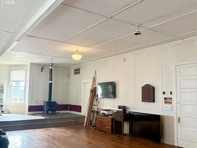 Living Room-Vaulted Ceilings