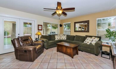 5 7330 Great Room (800x475)