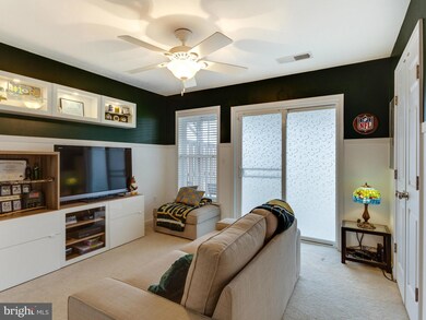 15677 John Diskin Cir unit 132, Woodbridge, VA 22191 - photo 5