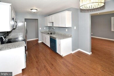 12129 Dove Cir, Laurel, MD 20708 - photo 2