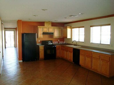 Property Photo. Large Kitchen (Rectangle)